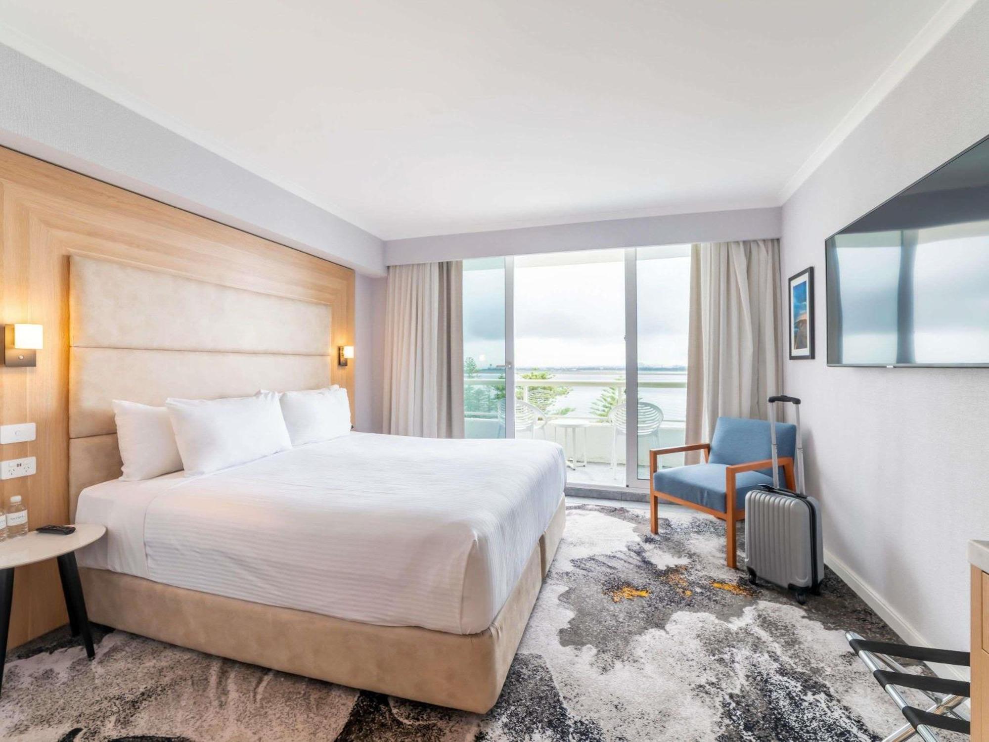 Junior King Suite with Bath and Bay View,1717012347:JPEG